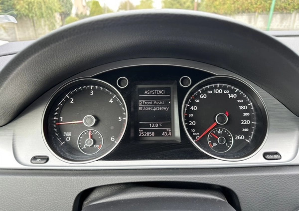 Volkswagen Passat cena 35500 przebieg: 253000, rok produkcji 2012 z Dębno małe 137
